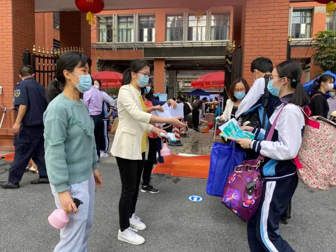 直击广州初三高三返校复课:好久不见,同学仔!-第31张图片-四季读书网 直击广州初三高三返校复课:好久不见,同学仔!-第31张图片-四季读书网