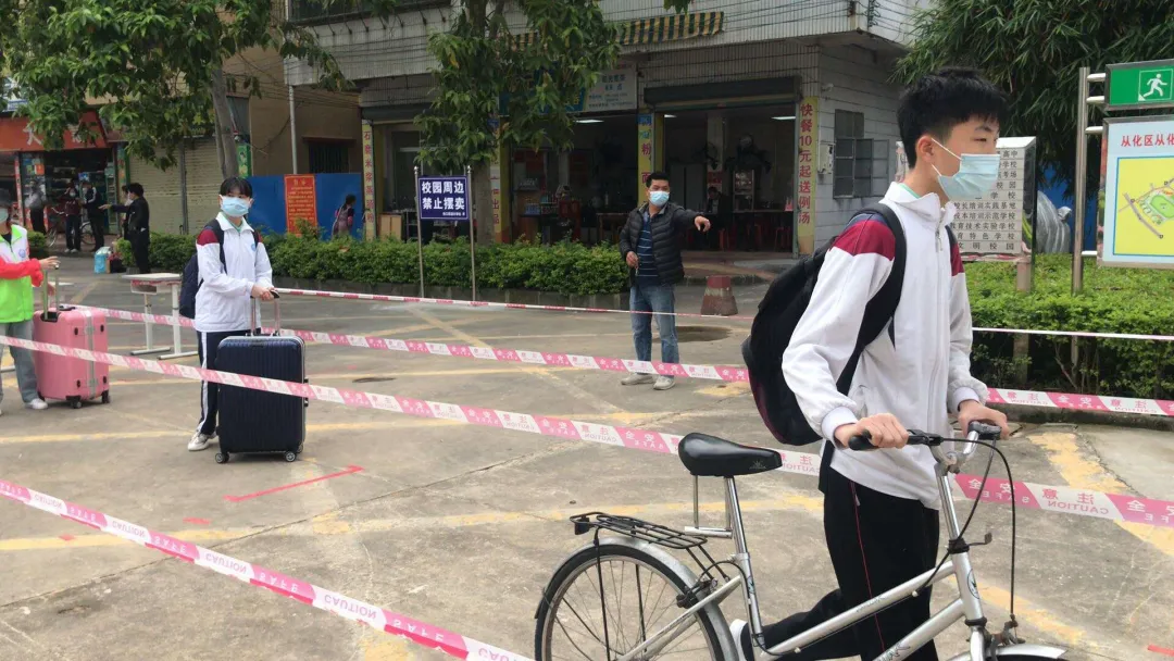 直击广州初三高三返校复课:好久不见,同学仔!-第33张图片-四季读书网 直击广州初三高三返校复课:好久不见,同学仔!-第33张图片-四季读书网