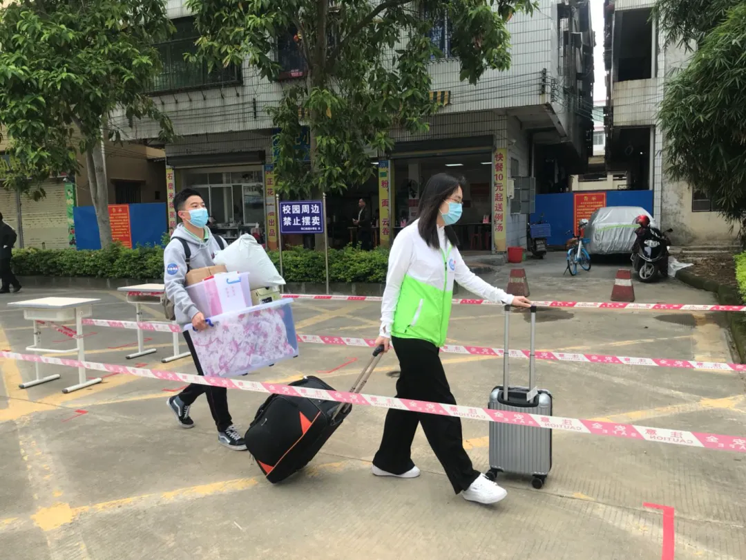 直击广州初三高三返校复课:好久不见,同学仔!-第34张图片-四季读书网 直击广州初三高三返校复课:好久不见,同学仔!-第34张图片-四季读书网