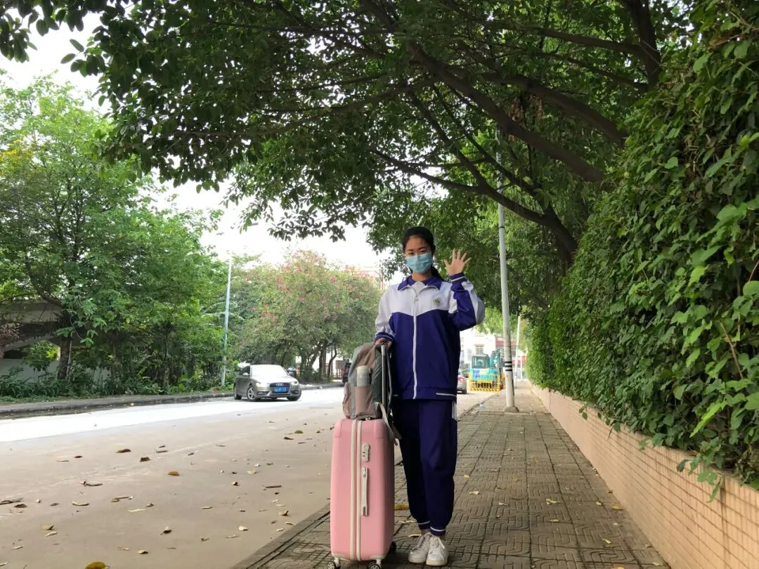 直击广州初三高三返校复课:好久不见,同学仔!-第38张图片-四季读书网 直击广州初三高三返校复课:好久不见,同学仔!-第38张图片-四季读书网
