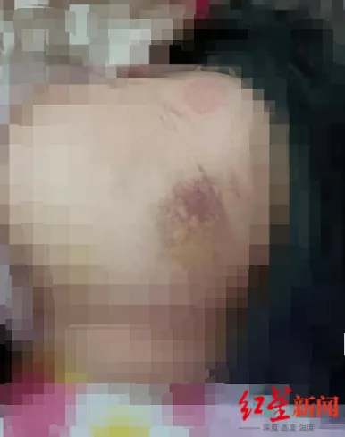 校长殴打初三女生逼写不雅检讨,官方披露事件细节-第7张图片-四季读书网 校长殴打初三女生逼写不雅检讨,官方披露事件细节-第7张图片-四季读书网