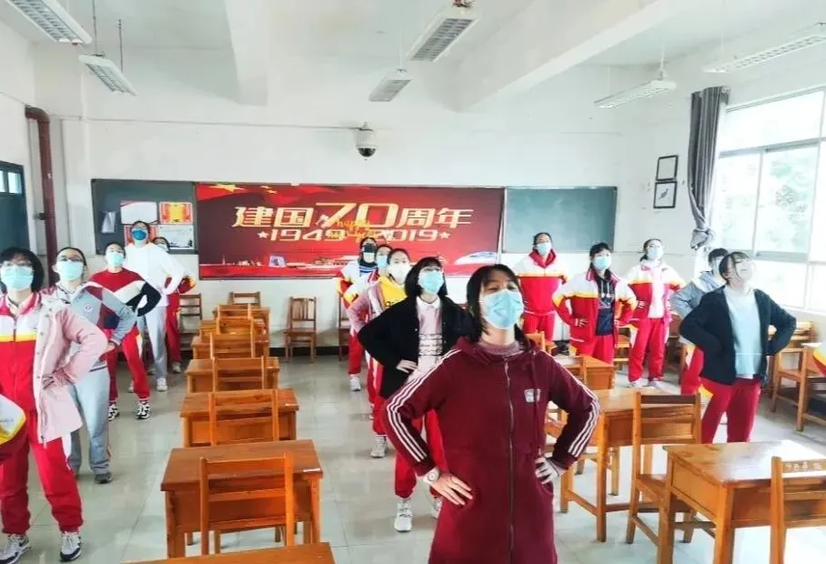 这个地方初三、高三学生复课近两周了,他们在校园的学习和生活是这样的-第3张图片-四季读书网