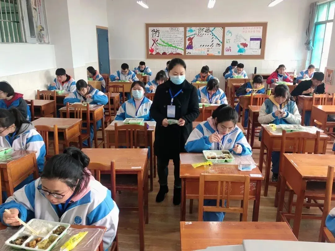 这个地方初三、高三学生复课近两周了,他们在校园的学习和生活是这样的-第4张图片-四季读书网
