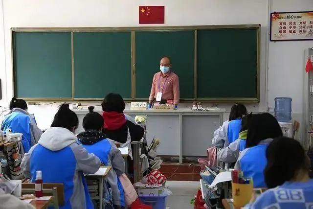 这个地方初三、高三学生复课近两周了,他们在校园的学习和生活是这样的-第6张图片-四季读书网