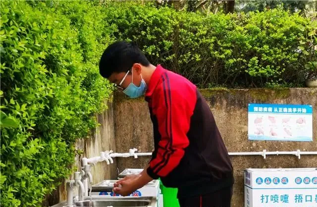 这个地方初三、高三学生复课近两周了,他们在校园的学习和生活是这样的-第7张图片-四季读书网