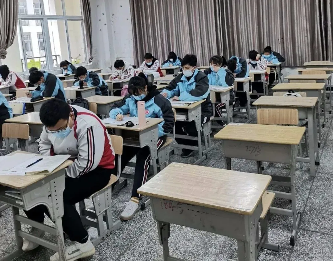这个地方初三、高三学生复课近两周了,他们在校园的学习和生活是这样的-第15张图片-四季读书网