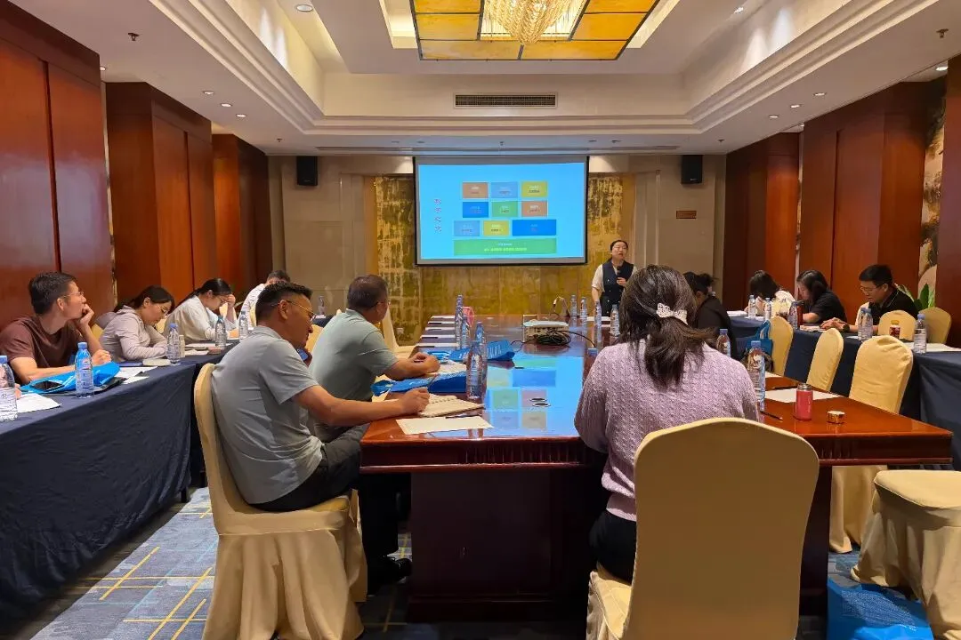 精研江中 | 我校高三教师参加江苏省高考试题评析与命题趋势研讨会-第9张图片-四季读书网