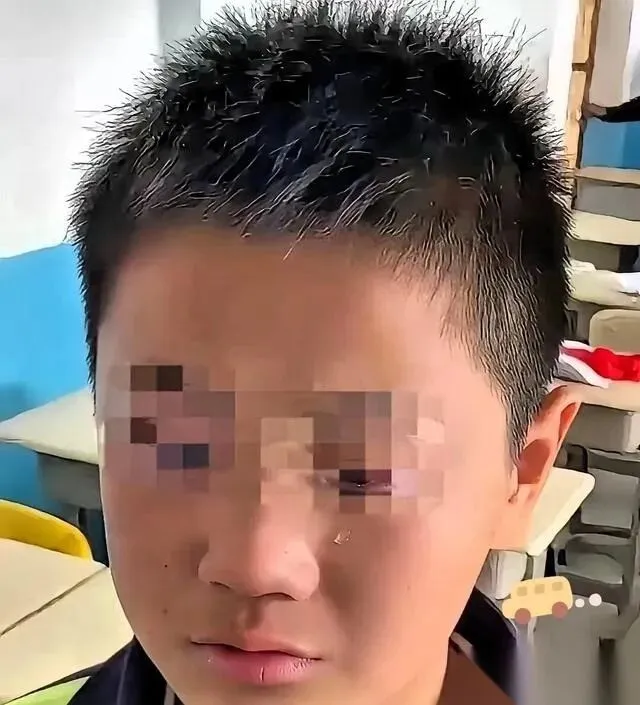 初一男生求妈妈每天多送一份饭给没爹没娘的同学,妈妈却说别提是专门给他做的-第1张图片-四季读书网 初一男生求妈妈每天多送一份饭给没爹没娘的同学,妈妈却说别提是专门给他做的-第1张图片-四季读书网