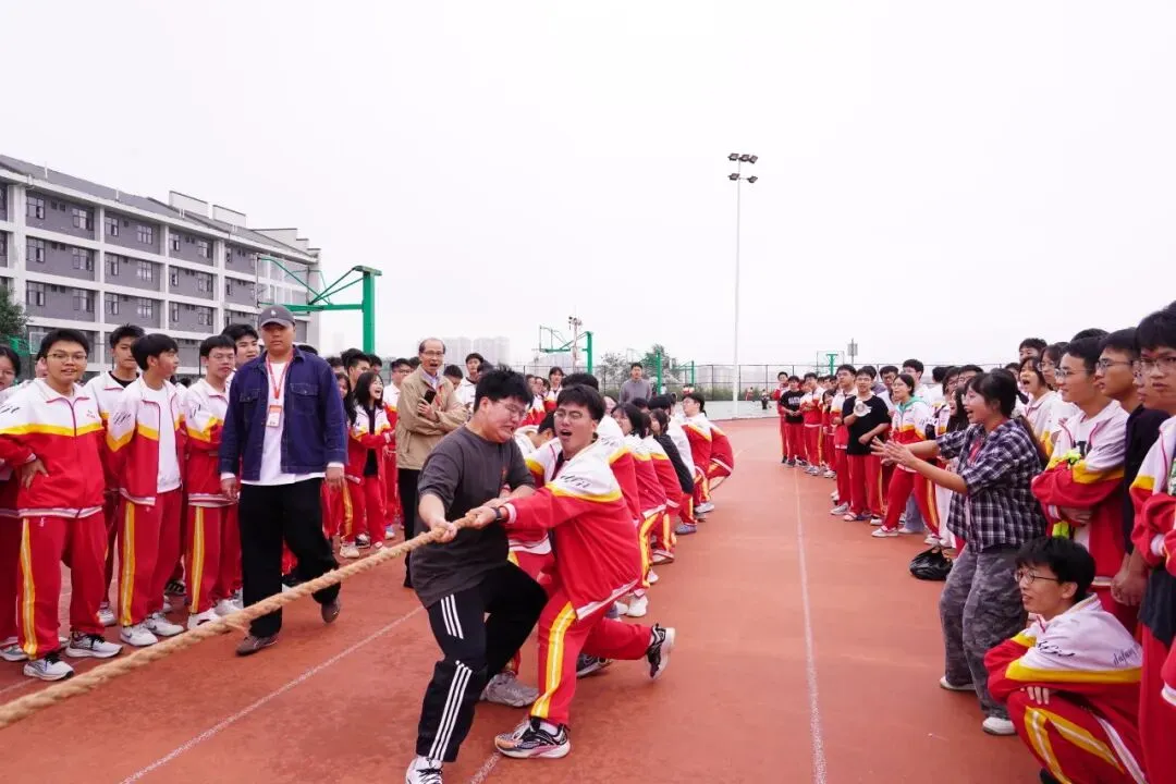 【高三、初三拔河赛】绳聚千钧力,热血赴征程-第3张图片-四季读书网