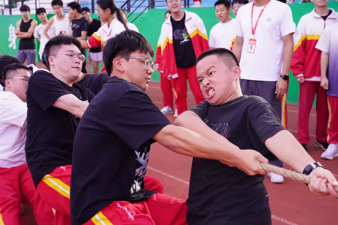 【高三、初三拔河赛】绳聚千钧力,热血赴征程-第6张图片-四季读书网