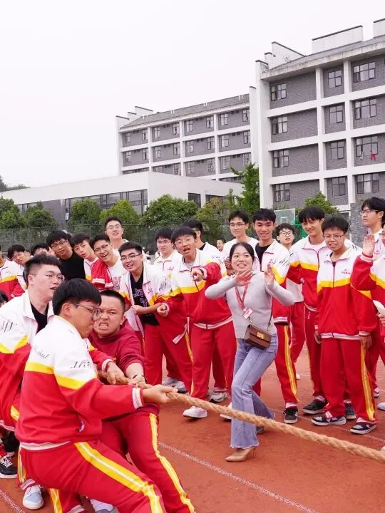 【高三、初三拔河赛】绳聚千钧力,热血赴征程-第16张图片-四季读书网