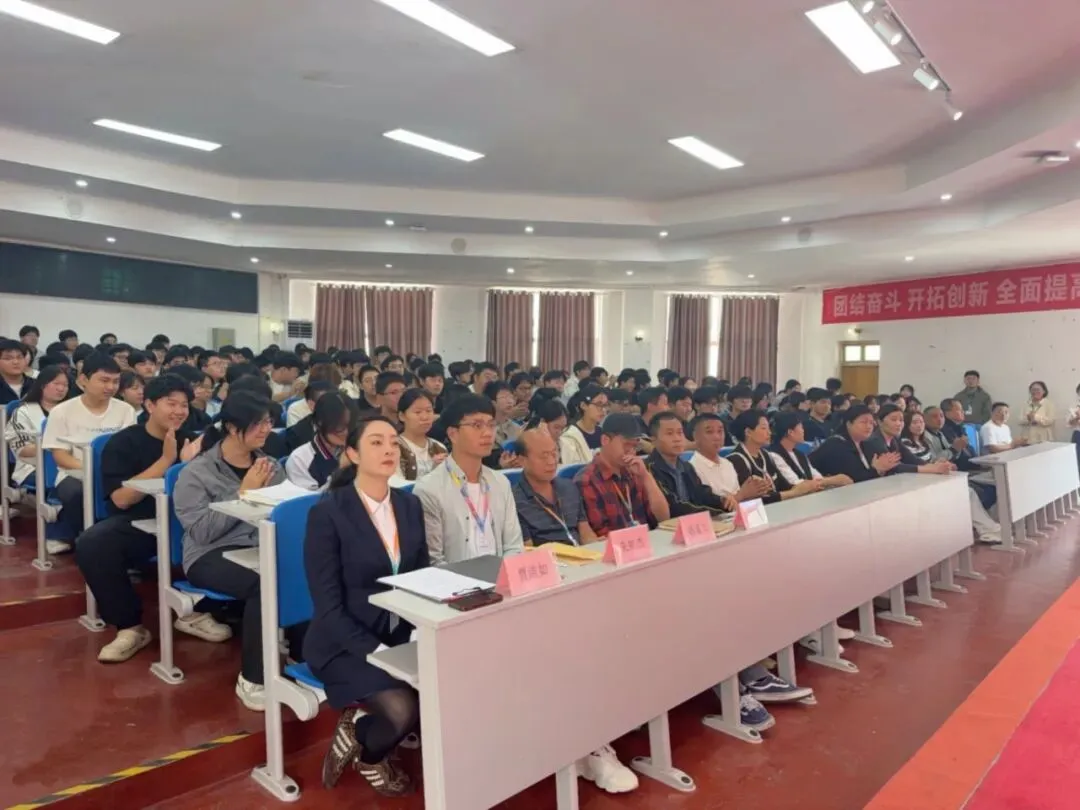 我们高三啦! | 这场高考冲刺离职动员大会,热血又庄重!-第2张图片-四季读书网 我们高三啦! | 这场高考冲刺离职动员大会,热血又庄重!-第2张图片-四季读书网