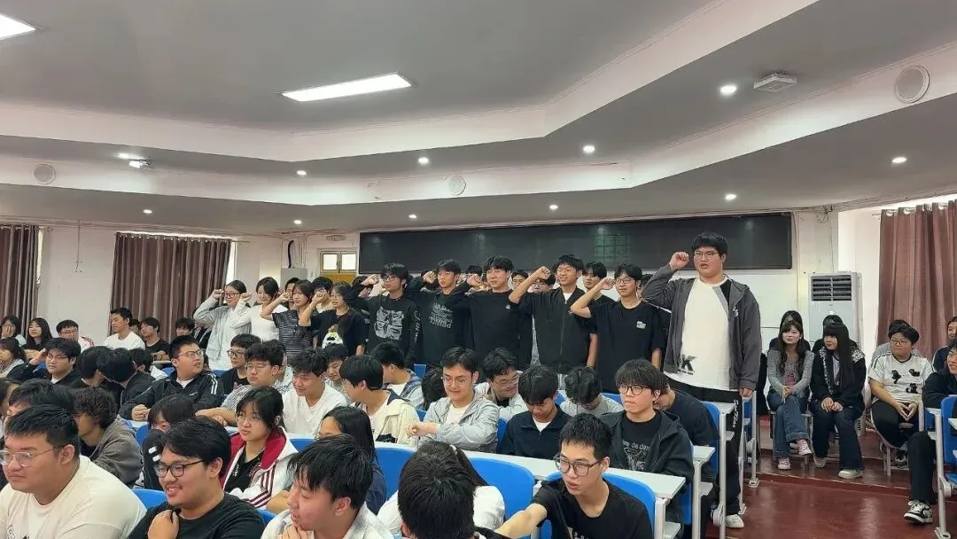 我们高三啦! | 这场高考冲刺离职动员大会,热血又庄重!-第16张图片-四季读书网 我们高三啦! | 这场高考冲刺离职动员大会,热血又庄重!-第16张图片-四季读书网
