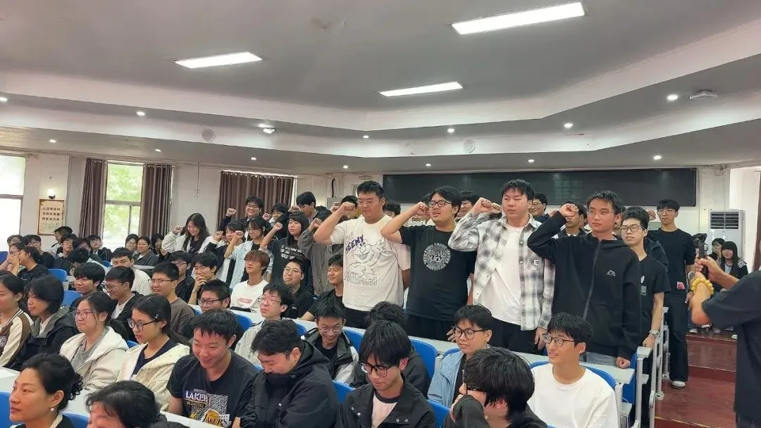 我们高三啦! | 这场高考冲刺离职动员大会,热血又庄重!-第18张图片-四季读书网 我们高三啦! | 这场高考冲刺离职动员大会,热血又庄重!-第18张图片-四季读书网