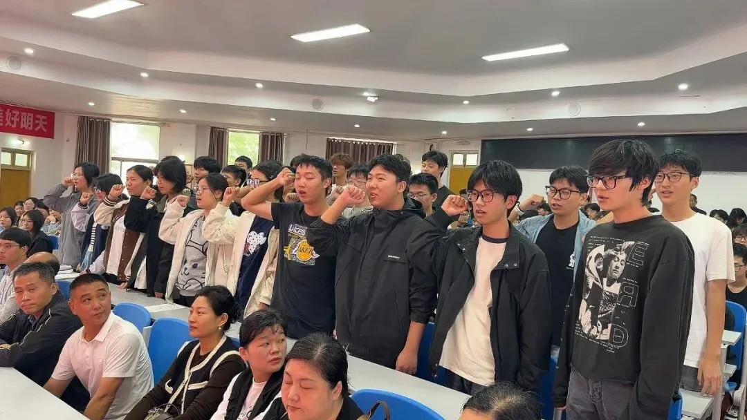 我们高三啦! | 这场高考冲刺离职动员大会,热血又庄重!-第20张图片-四季读书网 我们高三啦! | 这场高考冲刺离职动员大会,热血又庄重!-第20张图片-四季读书网