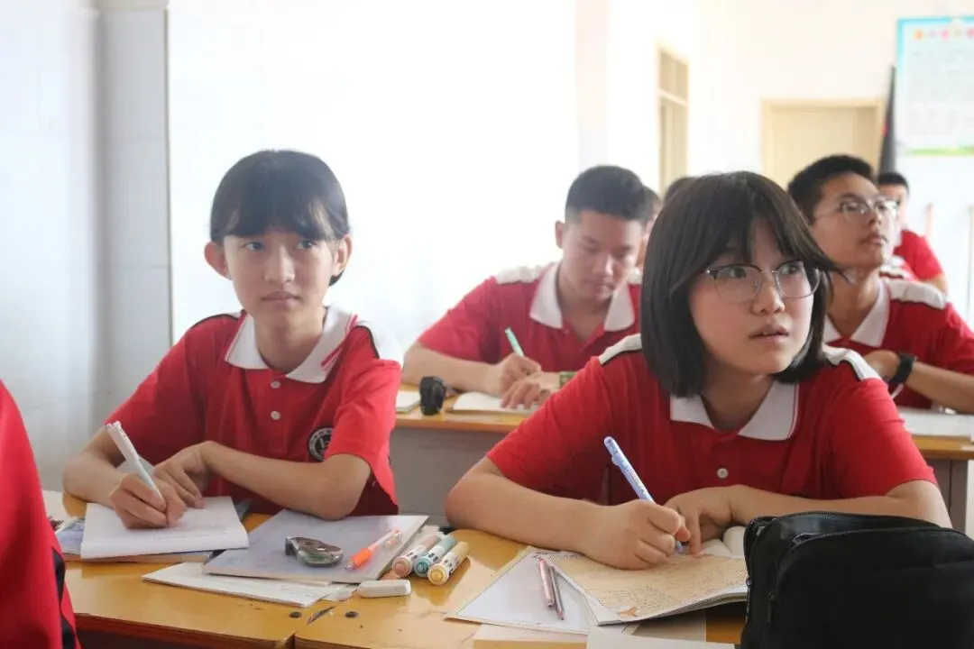 砺志追光行,奋楫赴前程——记联衡中学初三课堂瞬间-第10张图片-四季读书网 砺志追光行,奋楫赴前程——记联衡中学初三课堂瞬间-第10张图片-四季读书网
