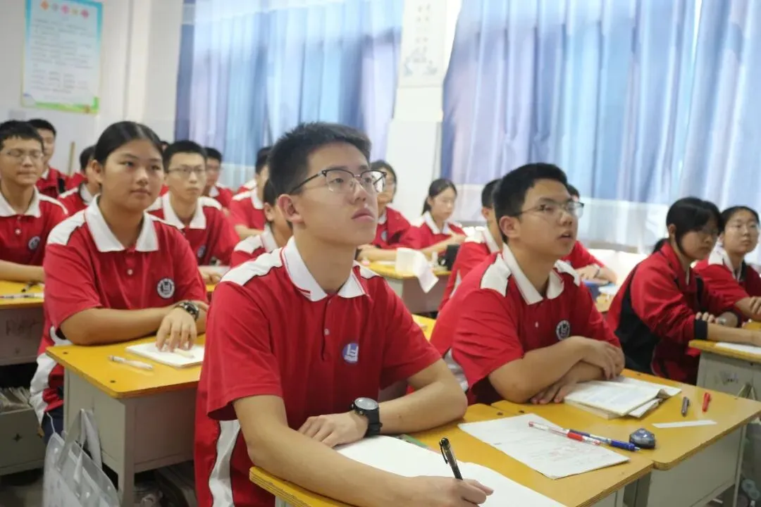 砺志追光行,奋楫赴前程——记联衡中学初三课堂瞬间-第11张图片-四季读书网 砺志追光行,奋楫赴前程——记联衡中学初三课堂瞬间-第11张图片-四季读书网