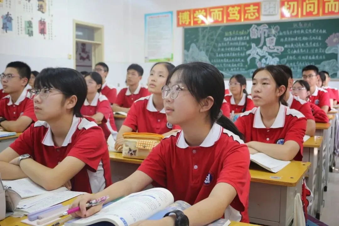 砺志追光行,奋楫赴前程——记联衡中学初三课堂瞬间-第13张图片-四季读书网 砺志追光行,奋楫赴前程——记联衡中学初三课堂瞬间-第13张图片-四季读书网