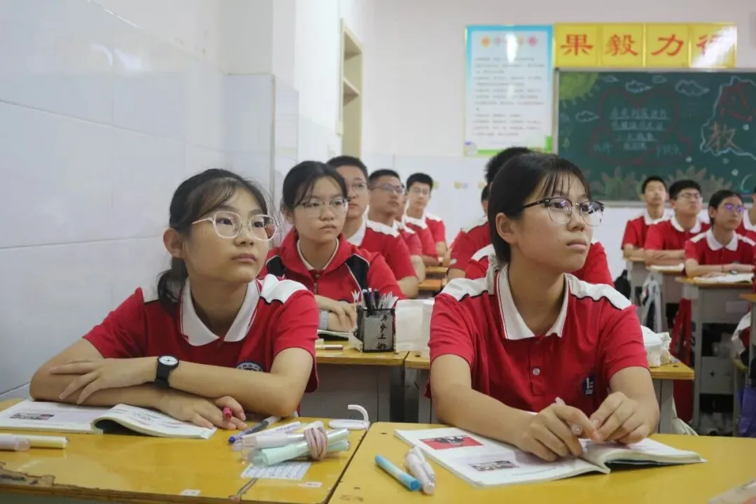 砺志追光行,奋楫赴前程——记联衡中学初三课堂瞬间-第14张图片-四季读书网 砺志追光行,奋楫赴前程——记联衡中学初三课堂瞬间-第14张图片-四季读书网