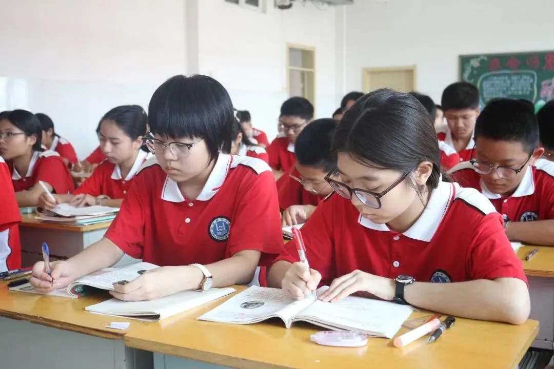 砺志追光行,奋楫赴前程——记联衡中学初三课堂瞬间-第15张图片-四季读书网 砺志追光行,奋楫赴前程——记联衡中学初三课堂瞬间-第15张图片-四季读书网