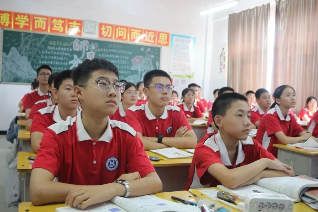 砺志追光行,奋楫赴前程——记联衡中学初三课堂瞬间-第16张图片-四季读书网 砺志追光行,奋楫赴前程——记联衡中学初三课堂瞬间-第16张图片-四季读书网