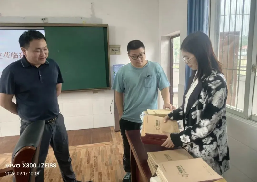 聚焦中考改革 情系一线课堂——嘉陵区教研室赴陈寿中学、安福小学开展毕业班教学视导-第3张图片-四季读书网 聚焦中考改革 情系一线课堂——嘉陵区教研室赴陈寿中学、安福小学开展毕业班教学视导-第3张图片-四季读书网