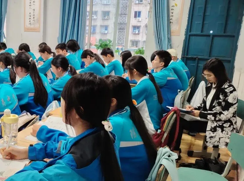 聚焦中考改革 情系一线课堂——嘉陵区教研室赴陈寿中学、安福小学开展毕业班教学视导-第10张图片-四季读书网 聚焦中考改革 情系一线课堂——嘉陵区教研室赴陈寿中学、安福小学开展毕业班教学视导-第10张图片-四季读书网