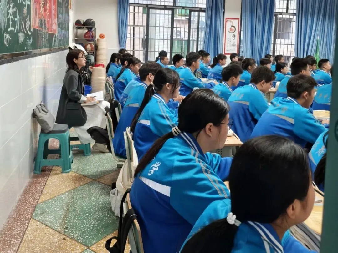 聚焦中考改革 情系一线课堂——嘉陵区教研室赴陈寿中学、安福小学开展毕业班教学视导-第11张图片-四季读书网 聚焦中考改革 情系一线课堂——嘉陵区教研室赴陈寿中学、安福小学开展毕业班教学视导-第11张图片-四季读书网
