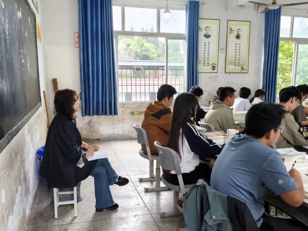 聚焦中考改革 情系一线课堂——嘉陵区教研室赴陈寿中学、安福小学开展毕业班教学视导-第13张图片-四季读书网 聚焦中考改革 情系一线课堂——嘉陵区教研室赴陈寿中学、安福小学开展毕业班教学视导-第13张图片-四季读书网
