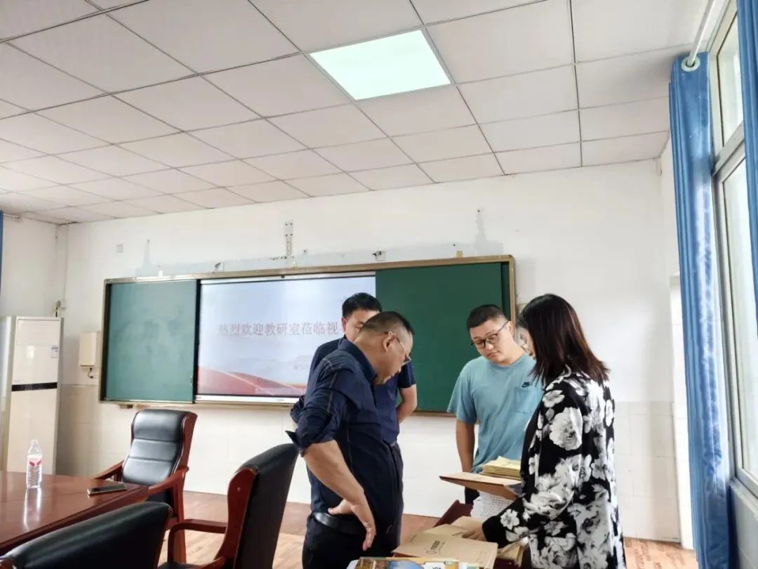 聚焦中考改革 情系一线课堂——嘉陵区教研室赴陈寿中学、安福小学开展毕业班教学视导-第15张图片-四季读书网 聚焦中考改革 情系一线课堂——嘉陵区教研室赴陈寿中学、安福小学开展毕业班教学视导-第15张图片-四季读书网