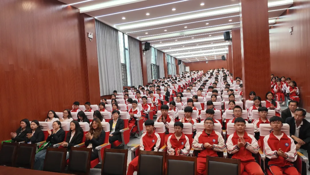逐梦初三,亮剑中考——我校2027届中考备考动员大会纪实-第1张图片-四季读书网 逐梦初三,亮剑中考——我校2027届中考备考动员大会纪实-第1张图片-四季读书网