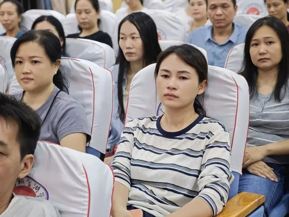 中考,拼的不只是孩子! ——官湖学校2027届初三中考备考全面启幕:孩子努力、家长陪伴、学校坚守-第25张图片-四季读书网
