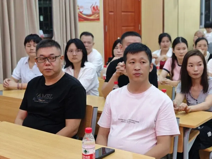 中考,拼的不只是孩子! ——官湖学校2027届初三中考备考全面启幕:孩子努力、家长陪伴、学校坚守-第29张图片-四季读书网