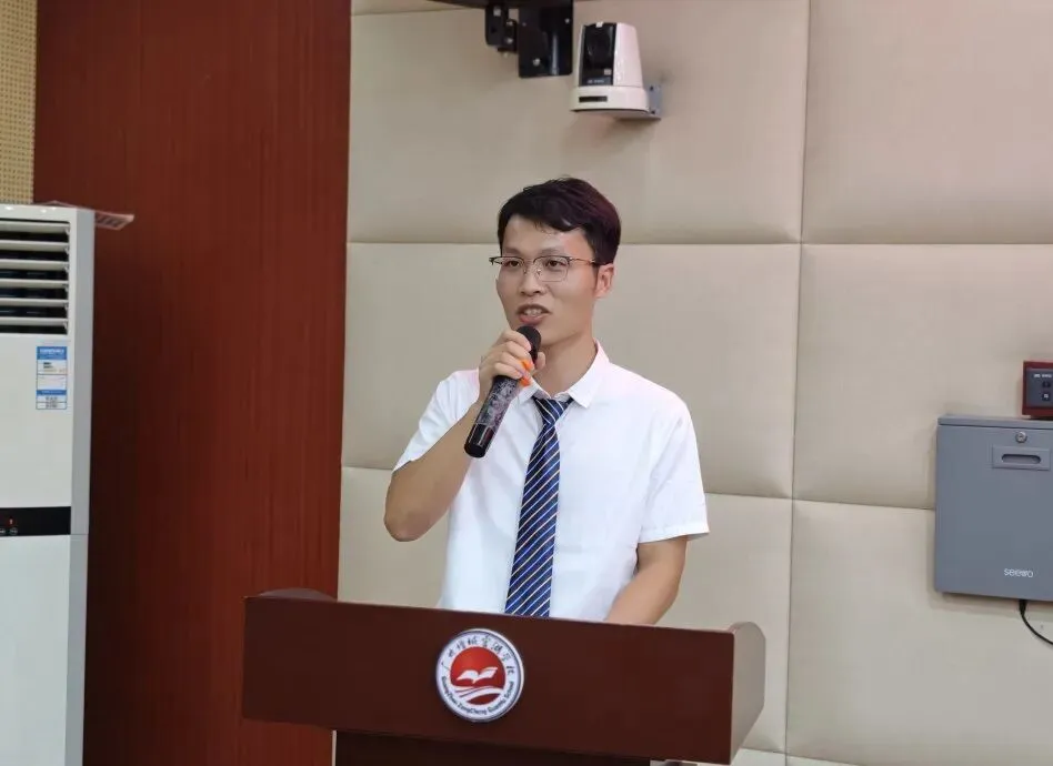 中考,拼的不只是孩子! ——官湖学校2027届初三中考备考全面启幕:孩子努力、家长陪伴、学校坚守-第30张图片-四季读书网