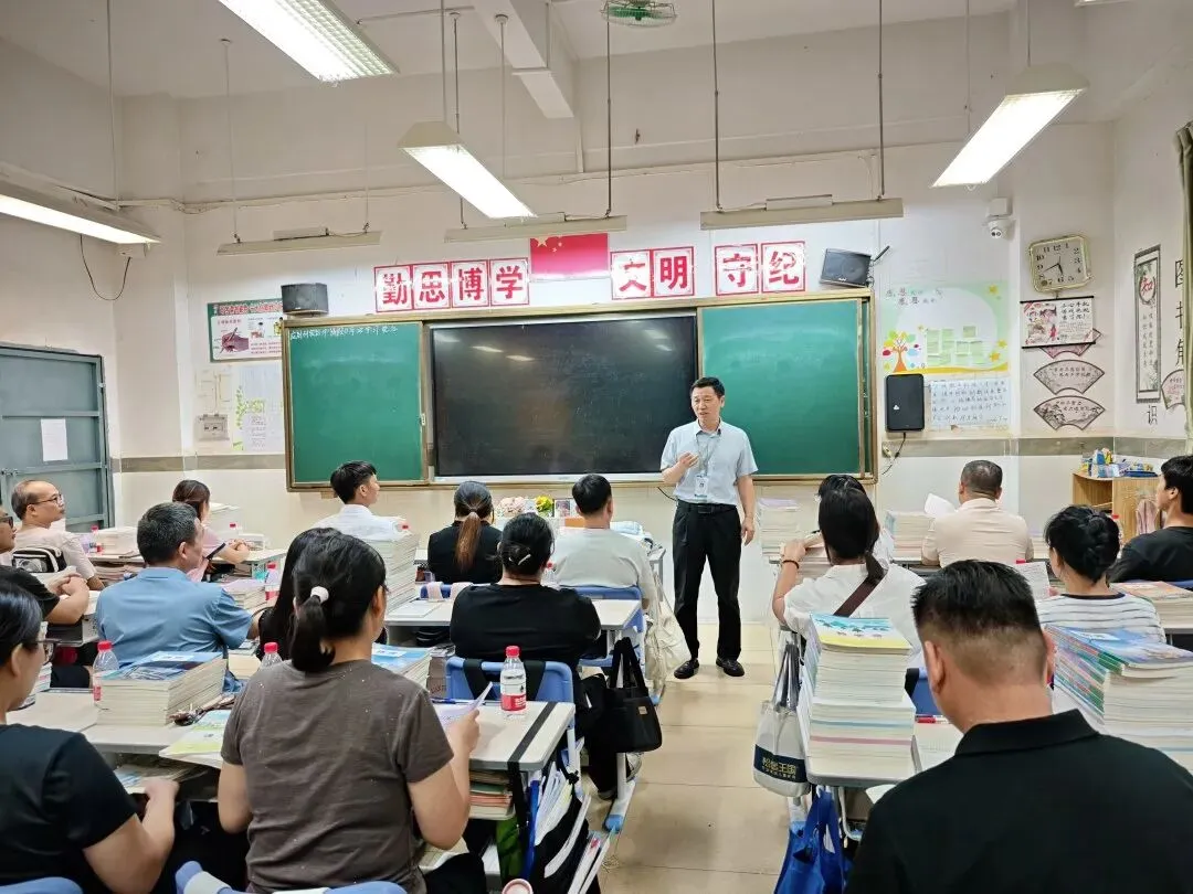 中考,拼的不只是孩子! ——官湖学校2027届初三中考备考全面启幕:孩子努力、家长陪伴、学校坚守-第36张图片-四季读书网