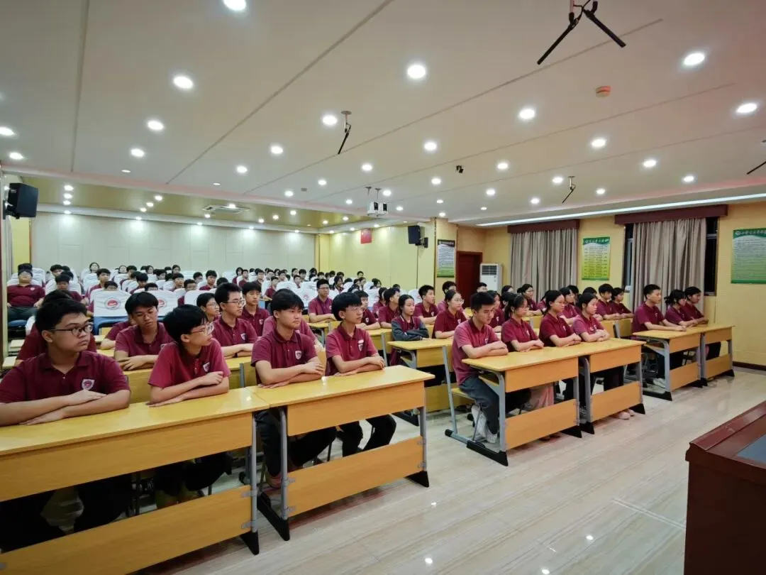 中考,拼的不只是孩子! ——官湖学校2027届初三中考备考全面启幕:孩子努力、家长陪伴、学校坚守-第49张图片-四季读书网
