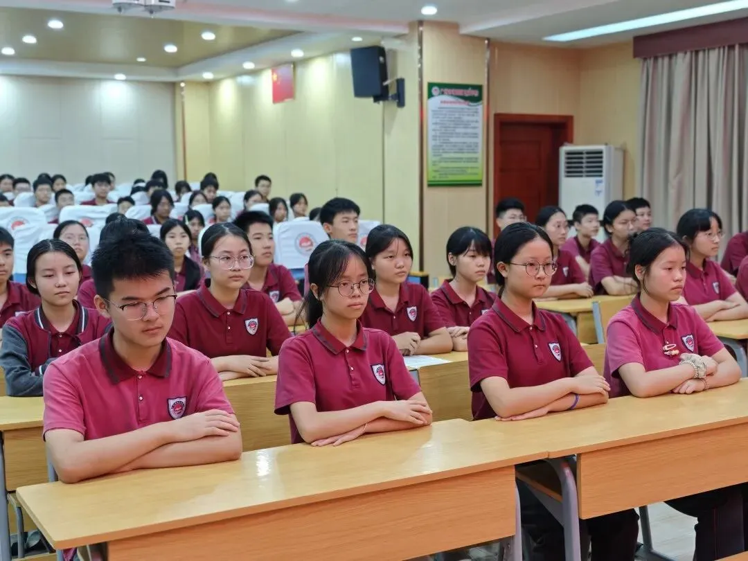 中考,拼的不只是孩子! ——官湖学校2027届初三中考备考全面启幕:孩子努力、家长陪伴、学校坚守-第50张图片-四季读书网