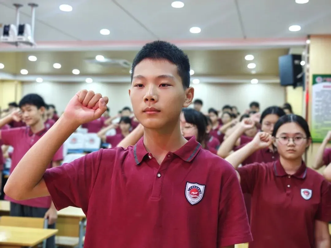 中考,拼的不只是孩子! ——官湖学校2027届初三中考备考全面启幕:孩子努力、家长陪伴、学校坚守-第55张图片-四季读书网