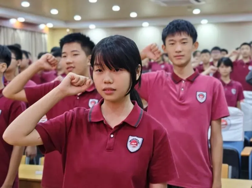 中考,拼的不只是孩子! ——官湖学校2027届初三中考备考全面启幕:孩子努力、家长陪伴、学校坚守-第56张图片-四季读书网