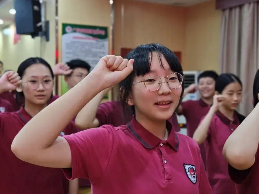 中考,拼的不只是孩子! ——官湖学校2027届初三中考备考全面启幕:孩子努力、家长陪伴、学校坚守-第57张图片-四季读书网