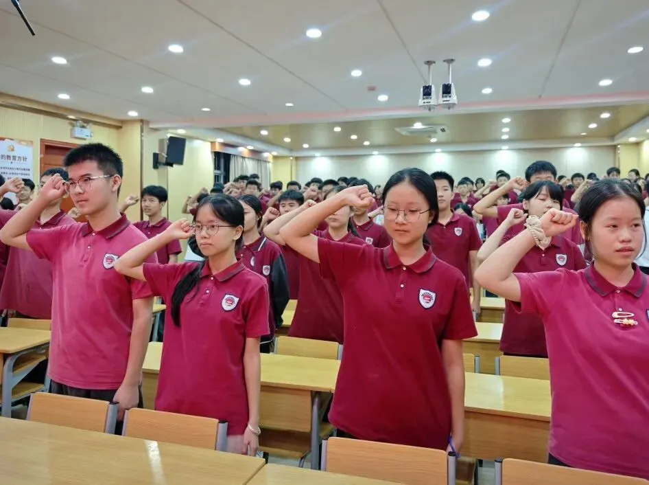 中考,拼的不只是孩子! ——官湖学校2027届初三中考备考全面启幕:孩子努力、家长陪伴、学校坚守-第60张图片-四季读书网