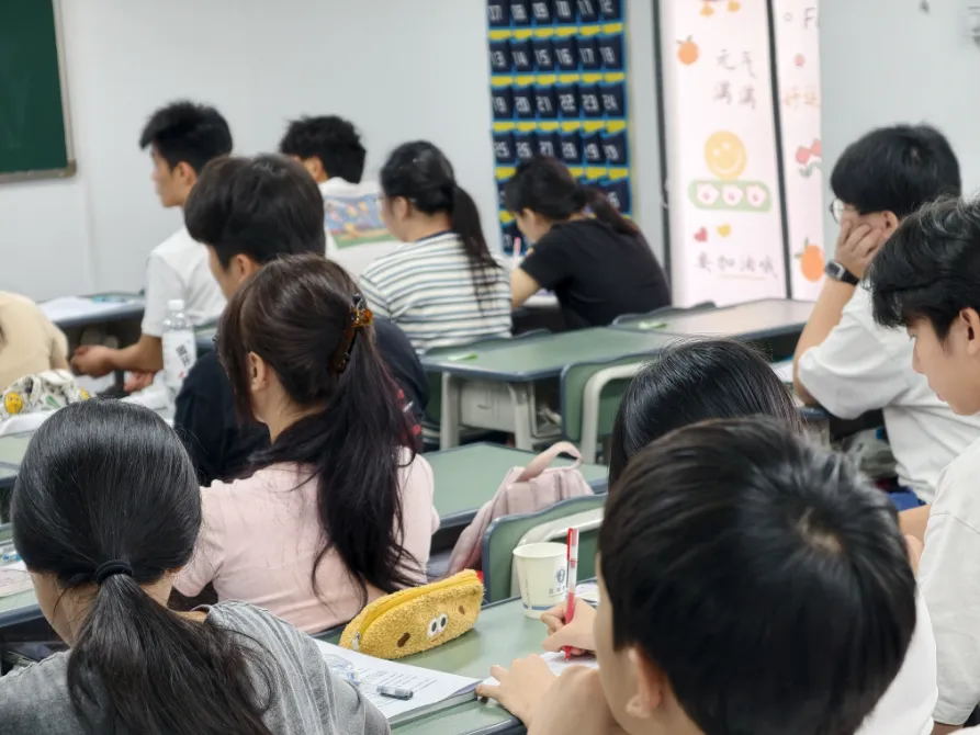 职中一二年级|高职高考10月周末班(周日上课)广州天河岗顶校区,地铁直达,可试听了解~-第7张图片-四季读书网 职中一二年级|高职高考10月周末班(周日上课)广州天河岗顶校区,地铁直达,可试听了解~-第7张图片-四季读书网
