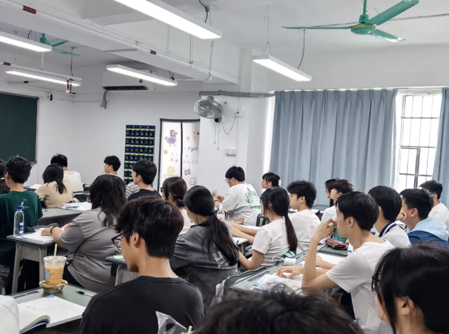 职中一二年级|高职高考10月周末班(周日上课)广州天河岗顶校区,地铁直达,可试听了解~-第15张图片-四季读书网 职中一二年级|高职高考10月周末班(周日上课)广州天河岗顶校区,地铁直达,可试听了解~-第15张图片-四季读书网