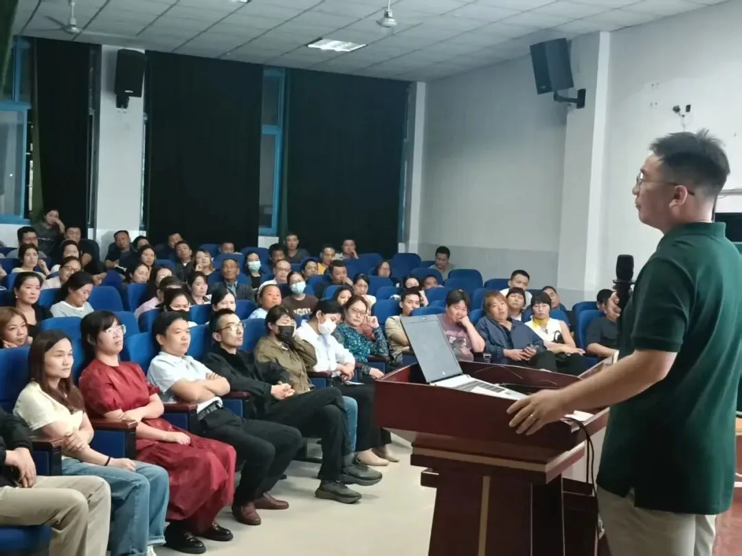 家校同心守初心 精准陪伴赢中考—— 明觉中学家长学校 “明心讲堂” 第三讲-第4张图片-四季读书网 家校同心守初心 精准陪伴赢中考—— 明觉中学家长学校 “明心讲堂” 第三讲-第4张图片-四季读书网