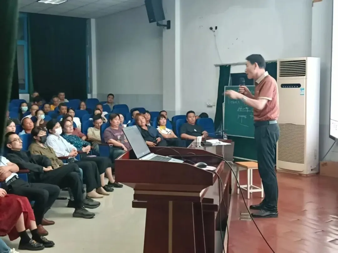 家校同心守初心 精准陪伴赢中考—— 明觉中学家长学校 “明心讲堂” 第三讲-第7张图片-四季读书网 家校同心守初心 精准陪伴赢中考—— 明觉中学家长学校 “明心讲堂” 第三讲-第7张图片-四季读书网