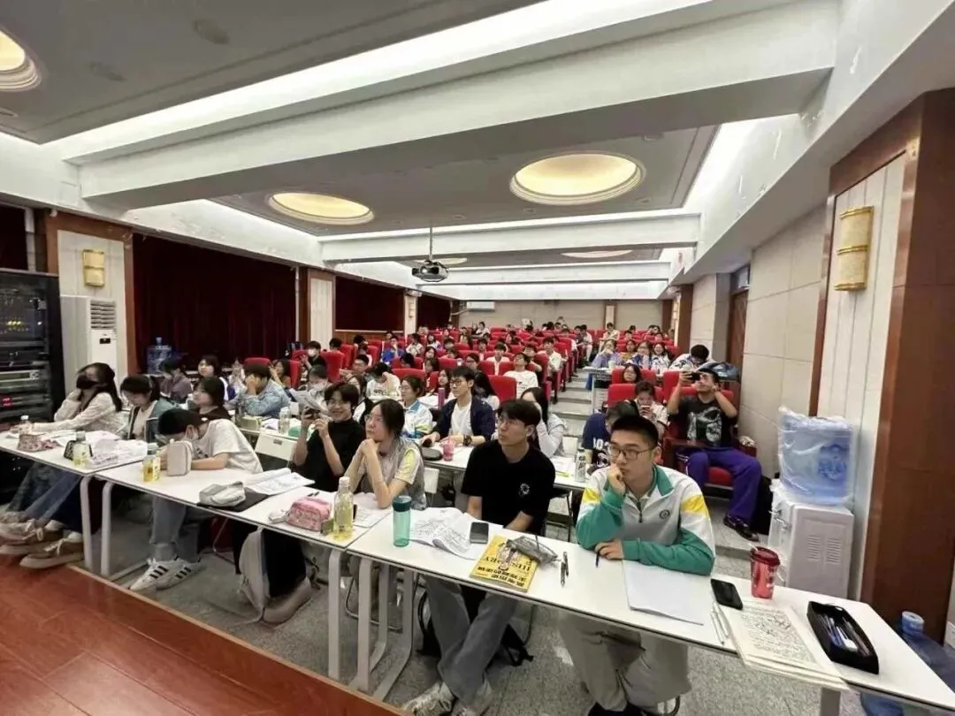 正在报名:史老师高考历史秋季课-第20张图片-四季读书网