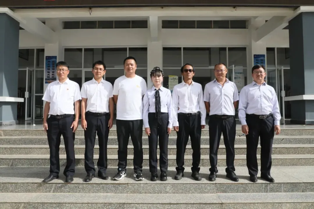 钟屏中学初三年级组|守得云开,共赴山海——九年级教师团队风采展示-第9张图片-四季读书网