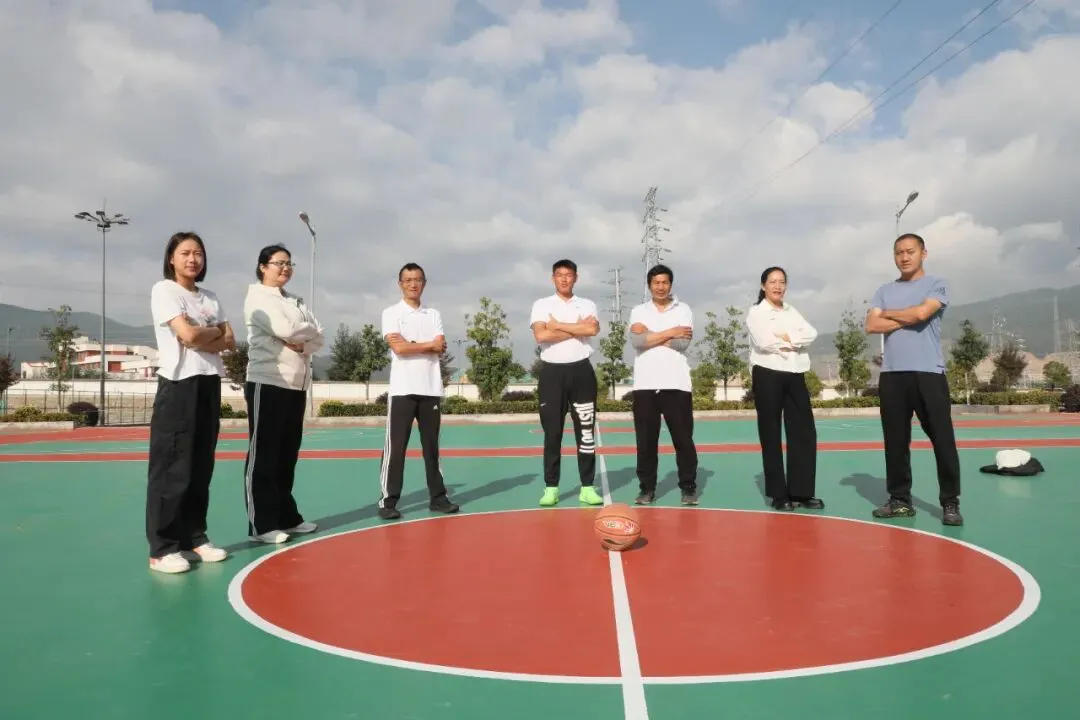 钟屏中学初三年级组|守得云开,共赴山海——九年级教师团队风采展示-第15张图片-四季读书网