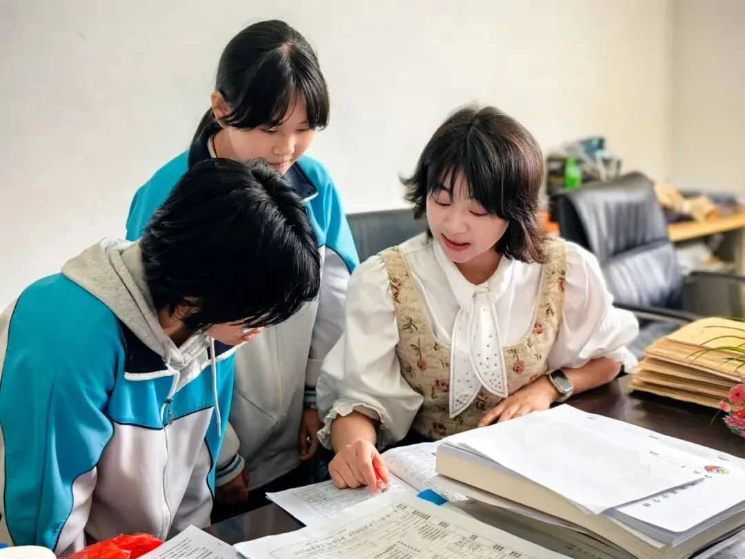 钟屏中学初三年级组|守得云开,共赴山海——九年级教师团队风采展示-第36张图片-四季读书网