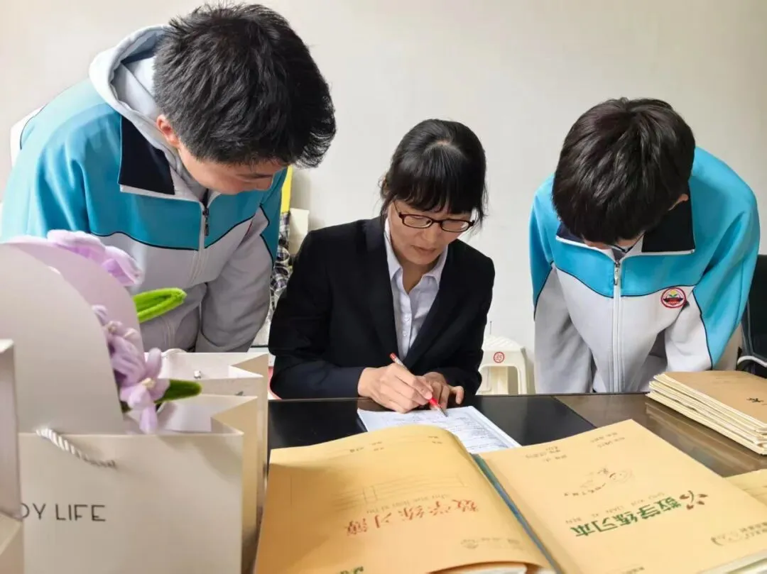 钟屏中学初三年级组|守得云开,共赴山海——九年级教师团队风采展示-第72张图片-四季读书网